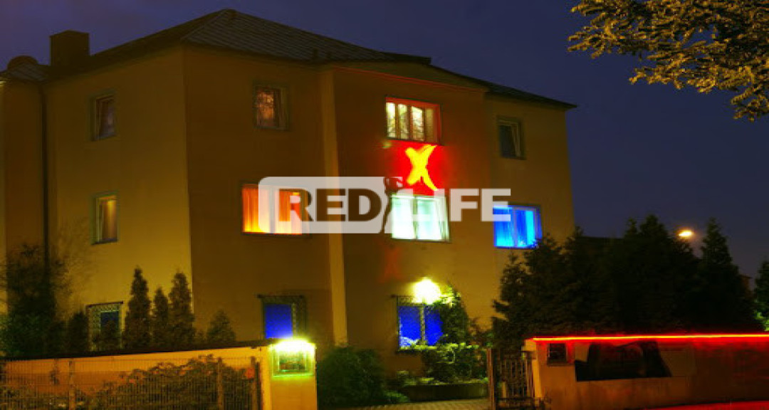 N&eacute;metorsz&aacute;gi b&aacute;r &uacute;j arcokat keres!
Drezd&aacute;ban