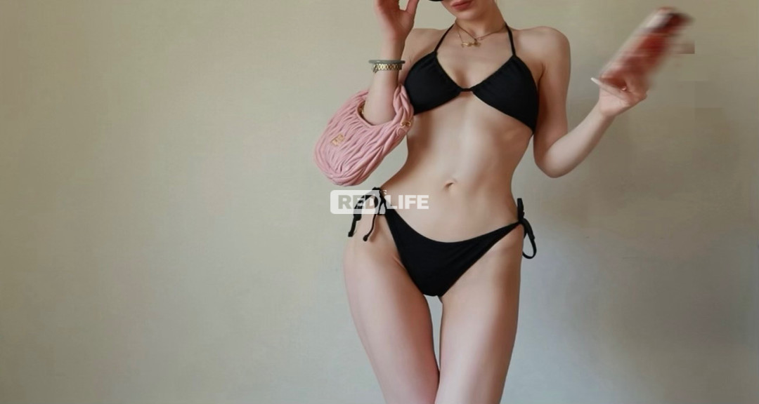 Slim Strawberry Blonde Masseuse