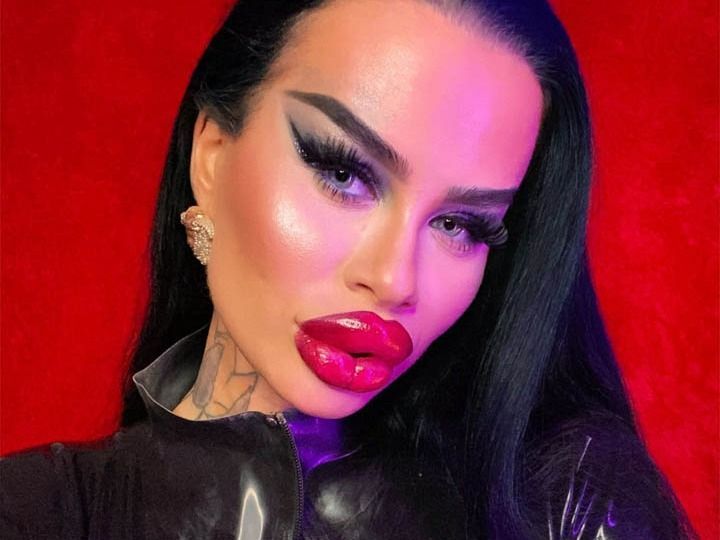 Modelul OnlyFans Fetisch Barbie