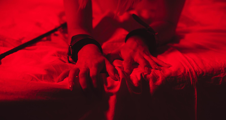 Prostituată desfășoară muncă erotică