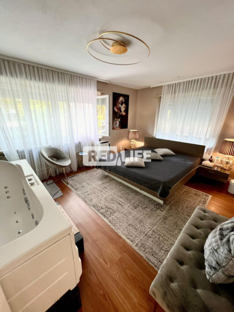 elite studio munca de escorta