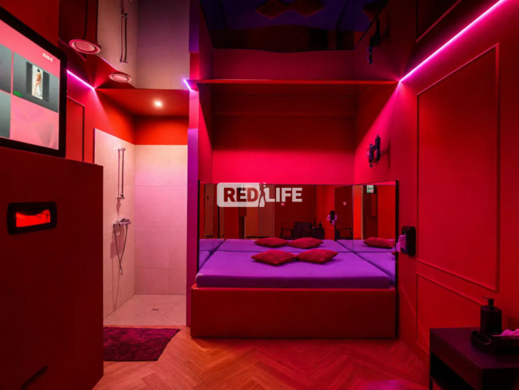 laufhaus nightclub peepshow